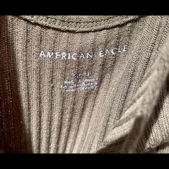 ✨ 3 items for 15% off bundle ✨ Olive American eagle button up tank top - Picture 2 of 4